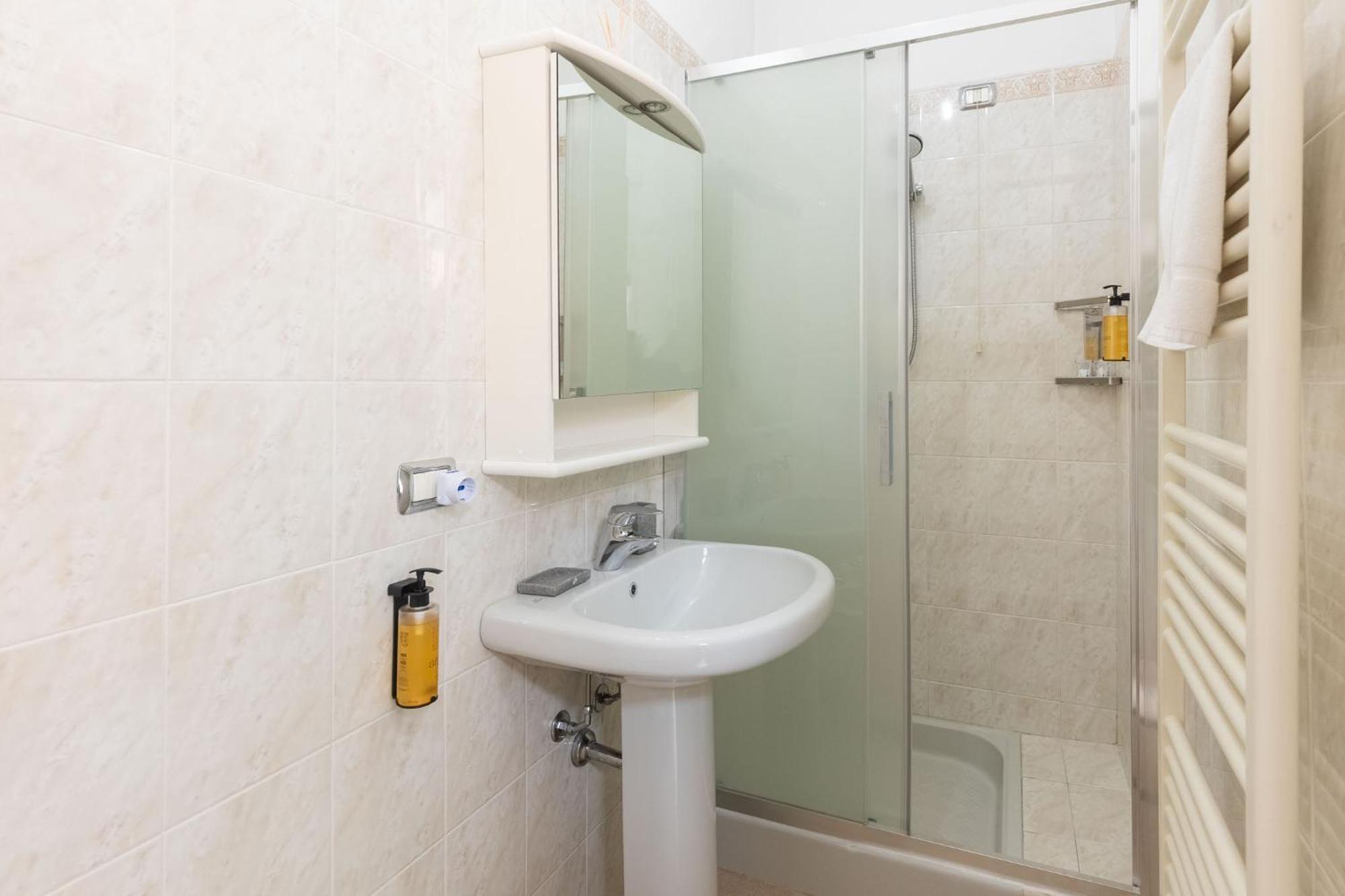 San Giacomo 4 Apartment Леко Екстериор снимка